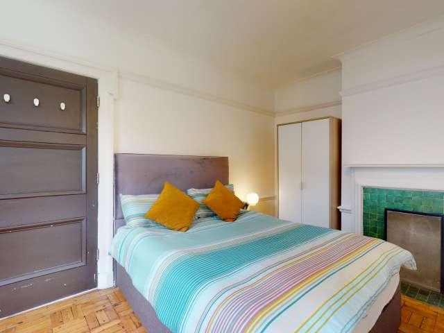 Room for rent in Summerstown, Greater London