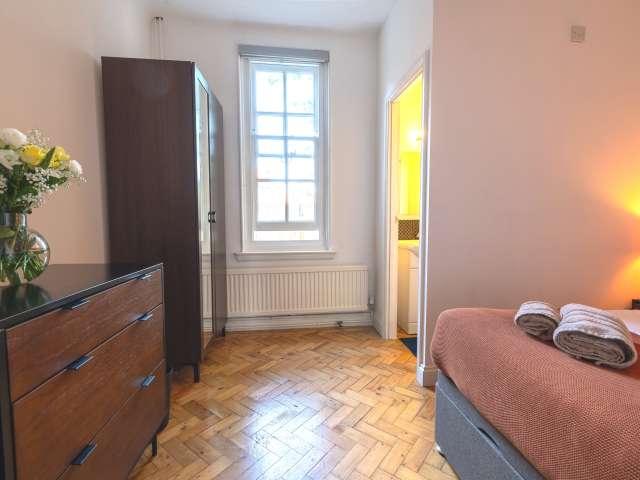 Room for rent in Summerstown, Greater London