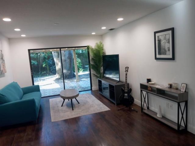 Room for rent in Crystal Beach, Florida