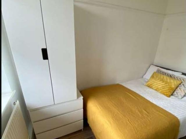 Room for rent in London Borough of Hammersmith and Fulham, Greater London