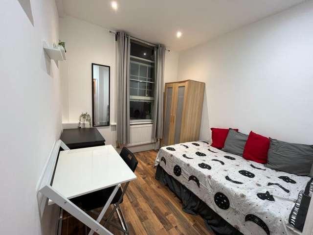 Room for rent in Abbeville Village, Greater London