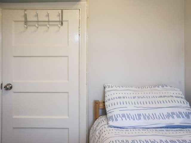 Room for rent in London Borough of Croydon, Cat Hill