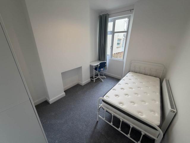 Room for rent in Falcon Lodge, Wales