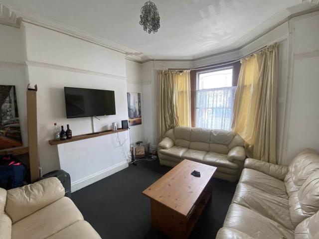Room for rent in Falcon Lodge, Wales