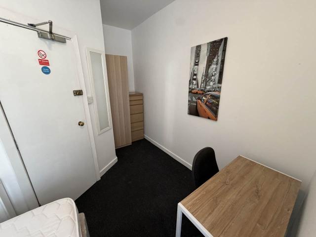 Room for rent in Falcon Lodge, Wales