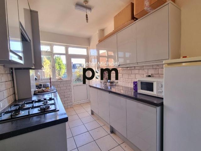 Room for rent in Bowes, Greater London