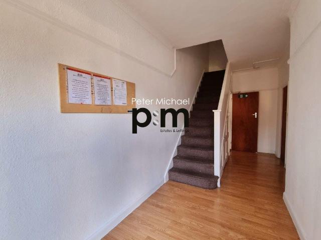 Room for rent in Bowes, Greater London