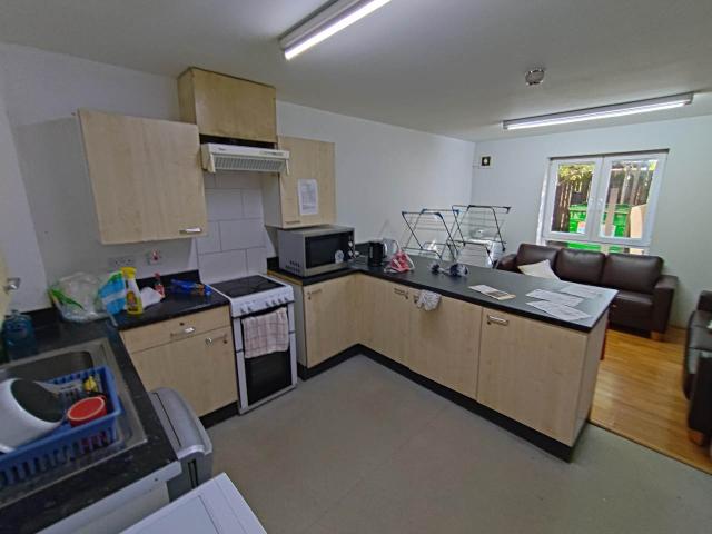Room for rent in Falcon Lodge, Wales
