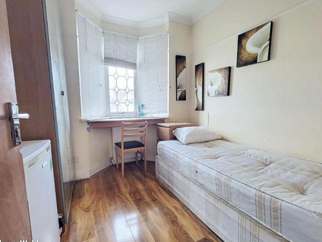 Room for rent in Edmonton, Greater London