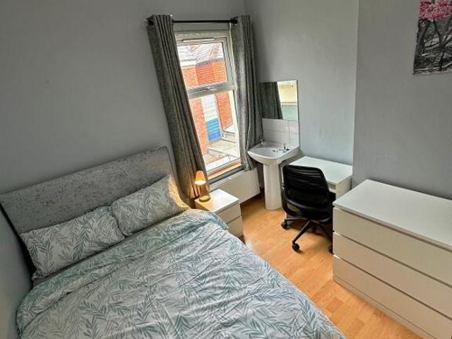 Room for rent in Ballynafeigh, Northern Ireland