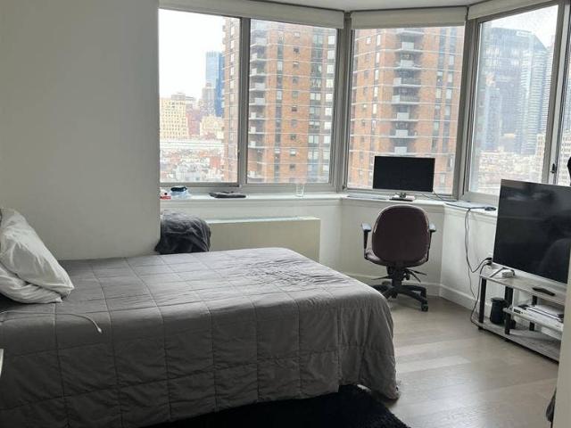 Room for rent in Arverne, New York