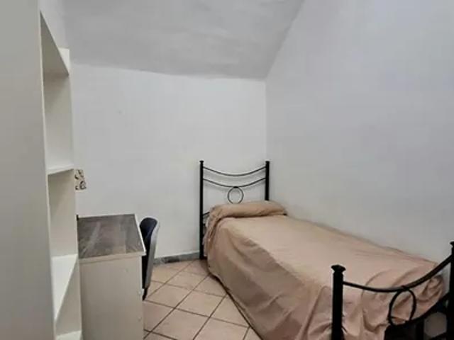 Stanza in affitto a Municipalità 2, Napola