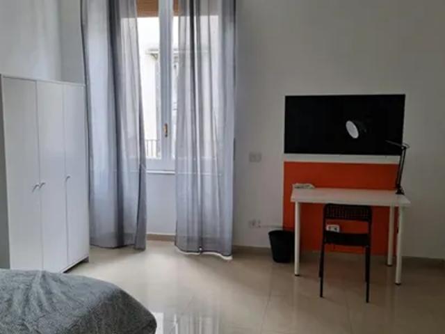 Stanza in affitto a Municipalità 4, Napola