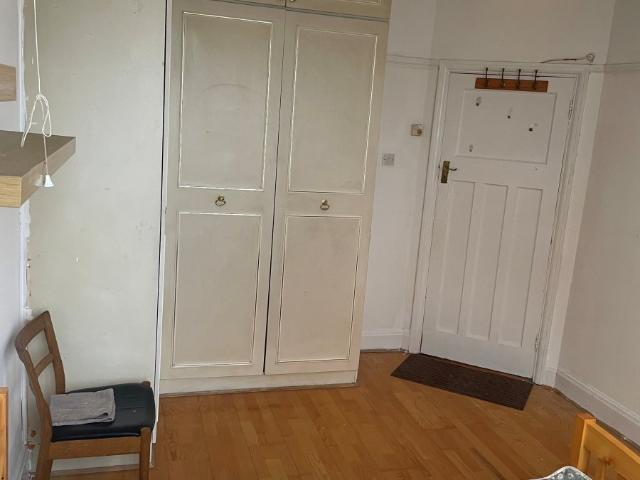 Room for rent in Bowes, Greater London