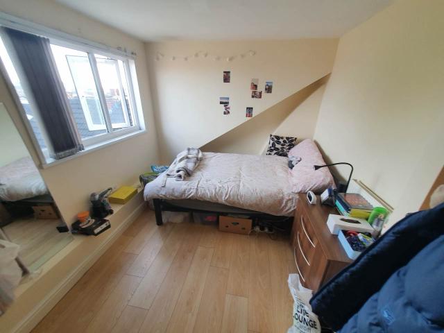 Room for rent in Falcon Lodge, Wales