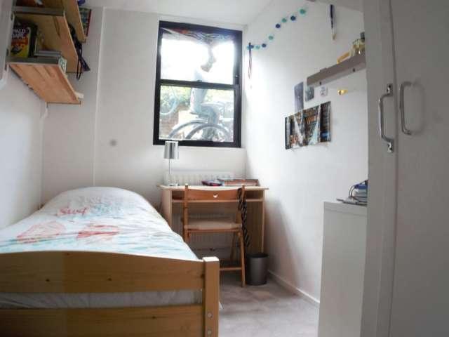 Room for rent in Lillington Gardens Estate, Pimlico