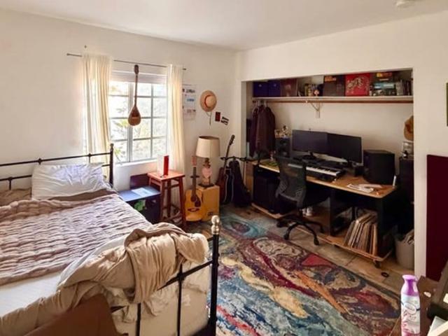 Room for rent in Canoga Park, California
