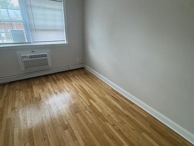Room for rent in Valentine, Edison