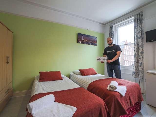 Room for rent in Earl's Court, Greater London