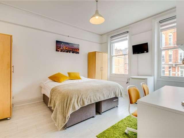 Room for rent in Earl's Court, Greater London