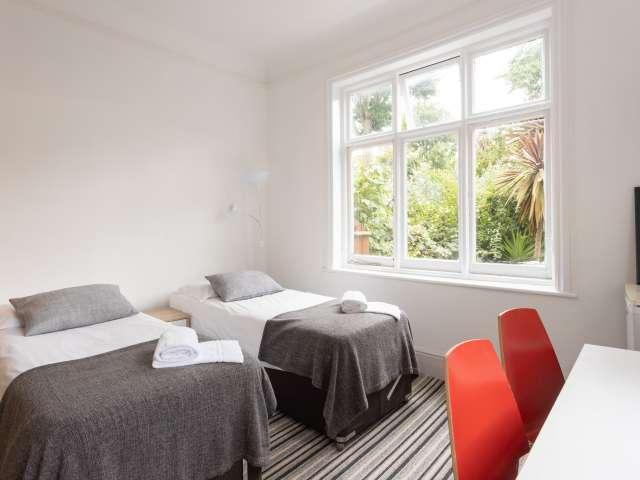 Room for rent in Earl's Court, Greater London