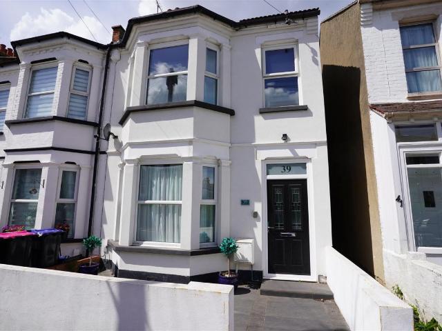 Room for rent in Alton Barnes, Essex