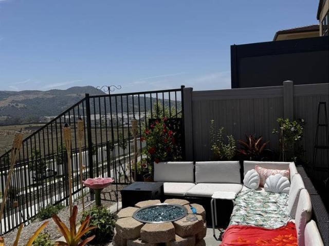 Room for rent in California
