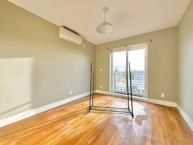 Room for rent in Arverne, New York