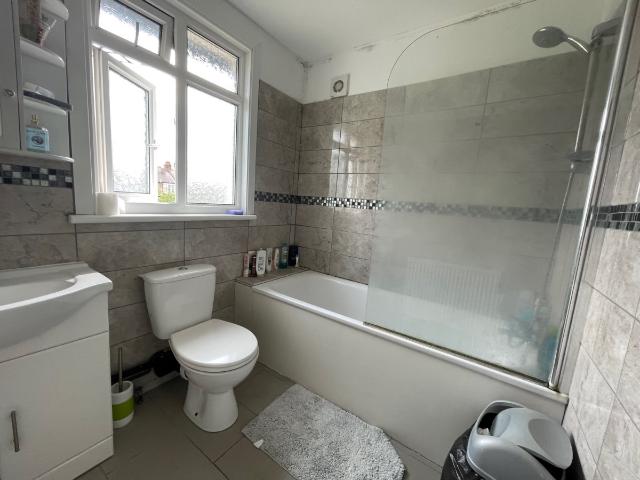 Room for rent in Bowes, Bowes Park