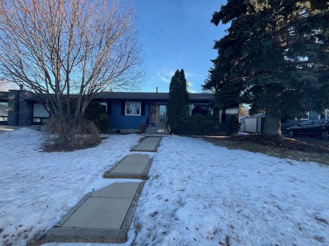 Room for rent in Willow Park, Calgary