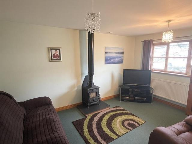 Room for rent in Pen-y-Bont-Fawr, Pen-y-bont-fawr