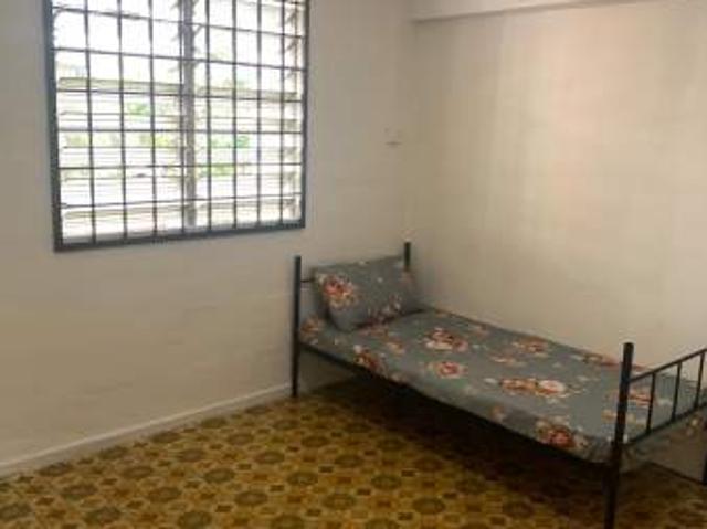 Room for rent in Macpherson
