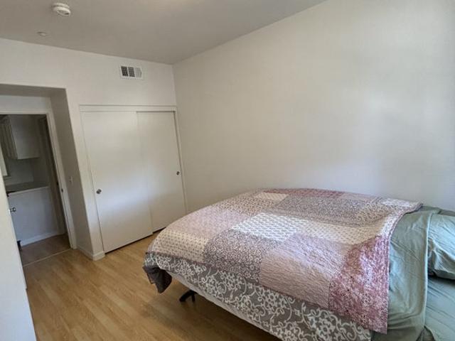 Room for rent in Oak Creek, Irvine