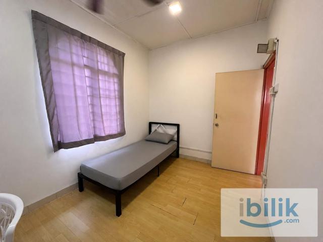 Room for rent in Petaling, Alam Impian