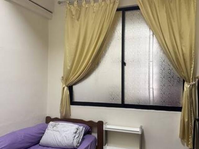 Room for rent in Macpherson