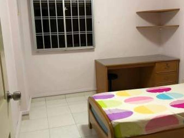 Room for rent in Sembawang, 23 North West