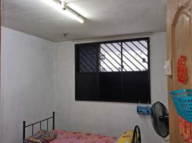 Room for rent in Serangoon