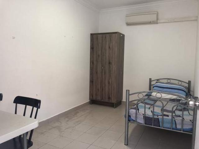 Room for rent in Telok Blangah