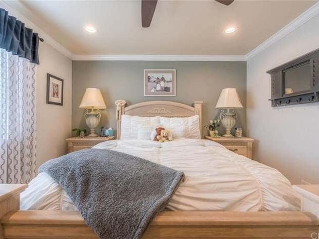 Room for rent in Canoga Park, California