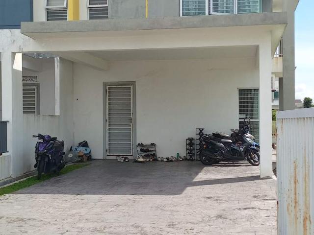 Room for rent in Petaling, Alam Impian