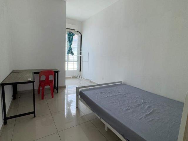 Room for rent in Petaling, Alam Impian