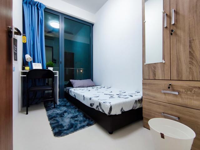 Room for rent in Changi, 17 Far East, Changi