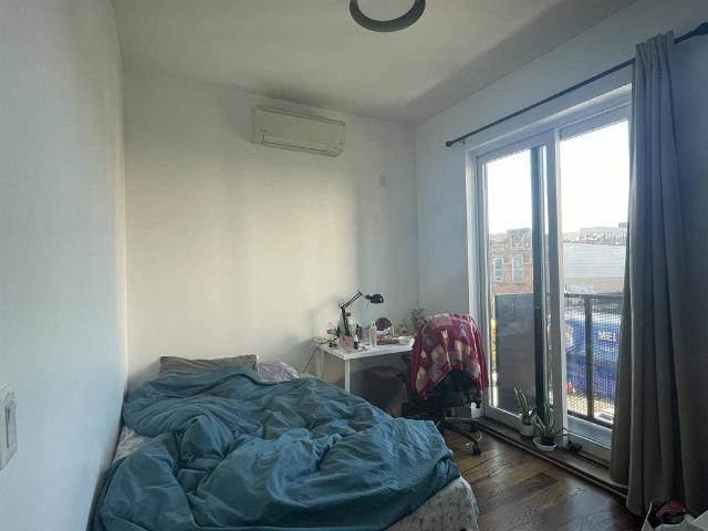 Room for rent in Arverne, New York