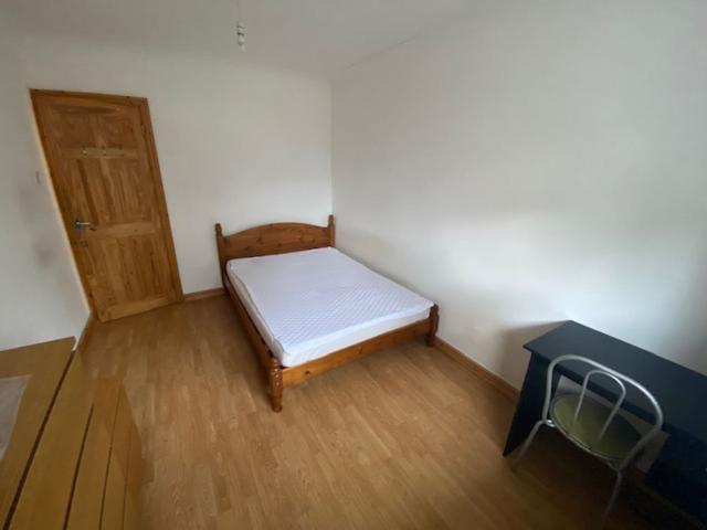 Room for rent in Falcon Lodge, Wales