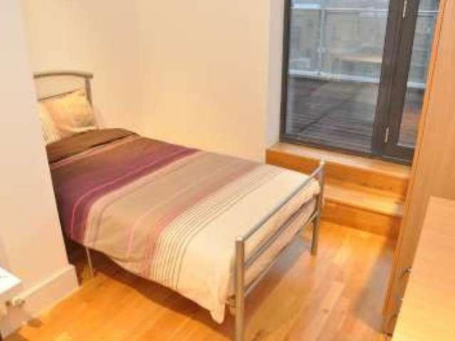 Room for rent in Limehouse, Greater London