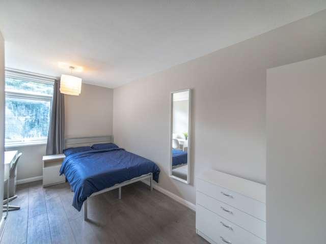 Room for rent in Poplar Grove, Greater London