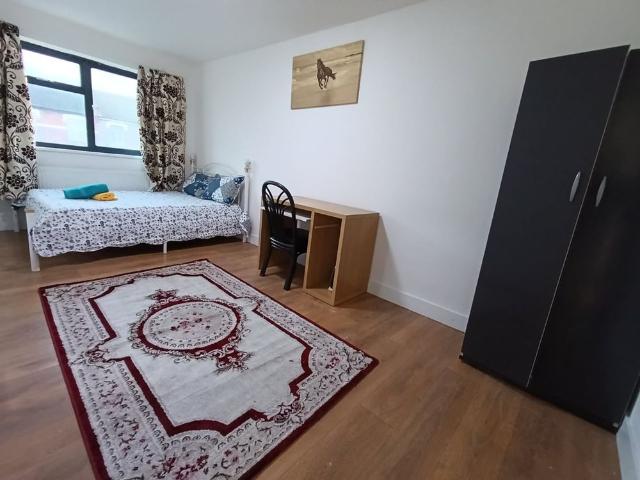 Room for rent in Plashet, Greater London