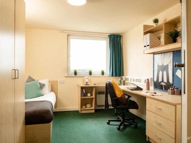 Room for rent in Camp Field, Leeds