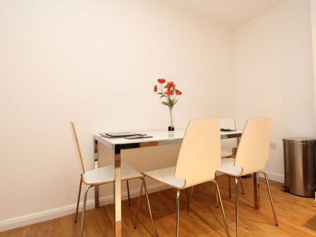 Apartment for rent in Poplar Grove, Greater London