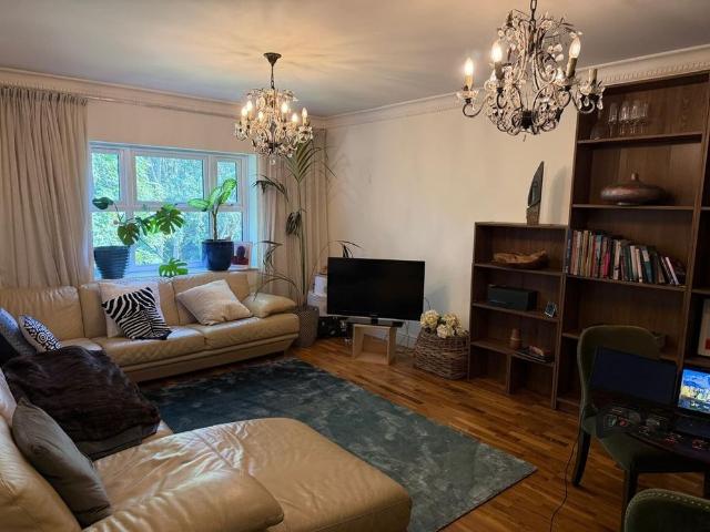 Apartment for rent in Furzedown, Greater London